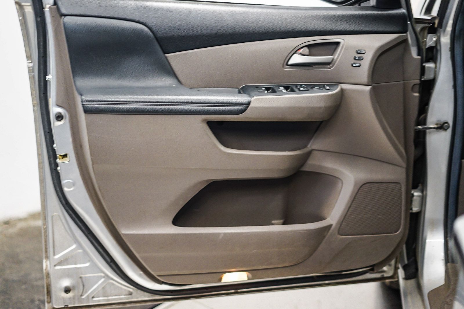 Thumbnail: 2012 Honda Odyssey - 24