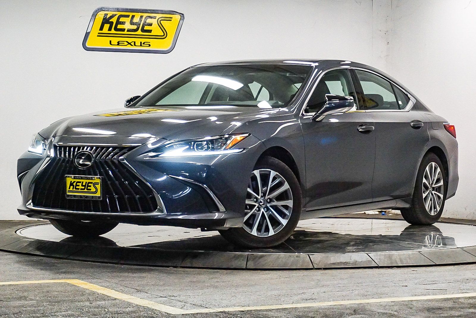 2025 Lexus ES 350 350's photo