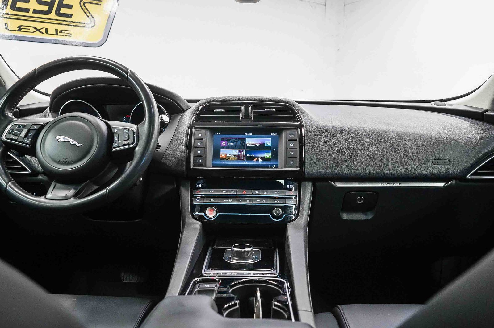 Thumbnail: 2017 Jaguar F-Pace - 13