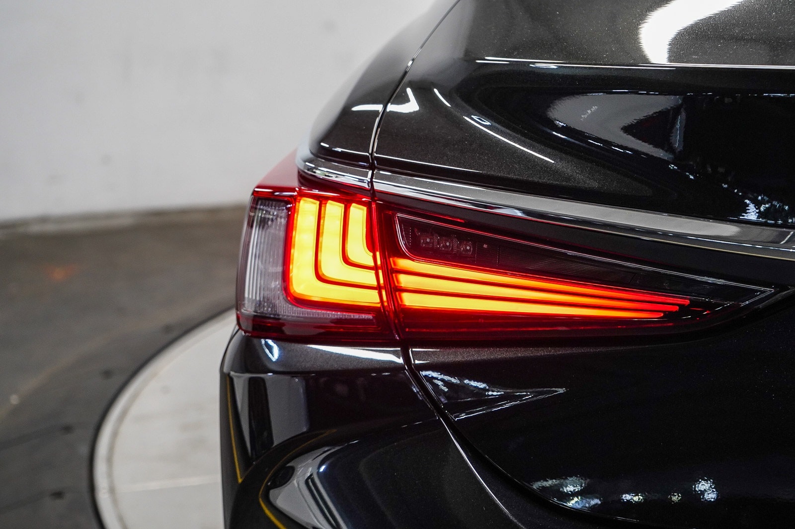 Thumbnail: 2025 Lexus ES - 11