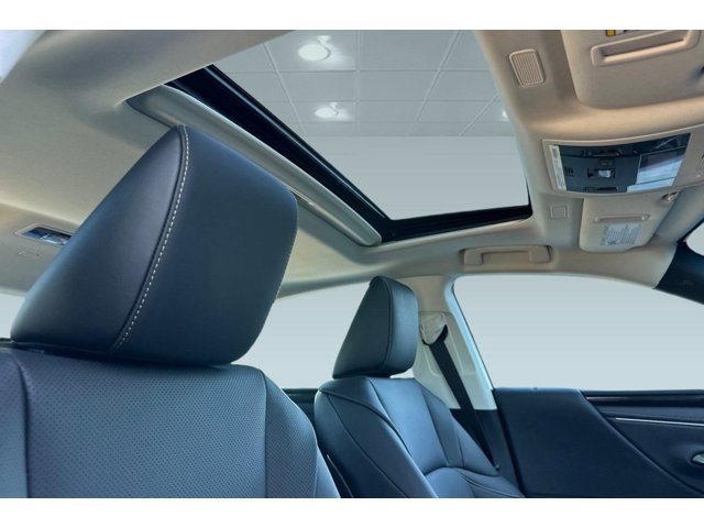 Thumbnail: 2025 Lexus ES - 13