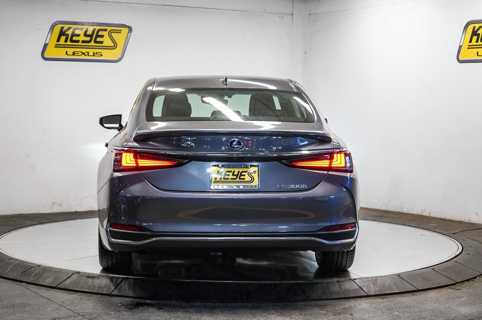 Thumbnail: 2020 Lexus ES - 3