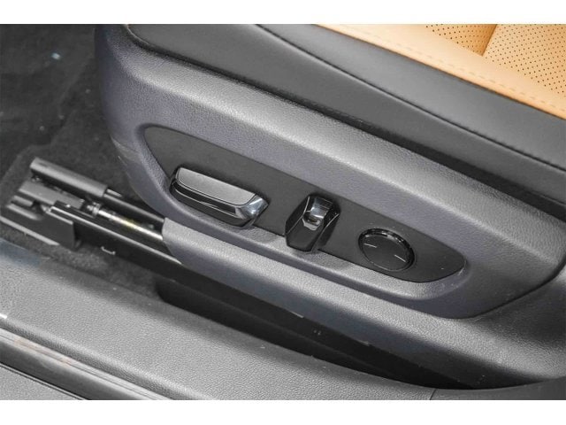 Thumbnail: 2025 Lexus ES - 25