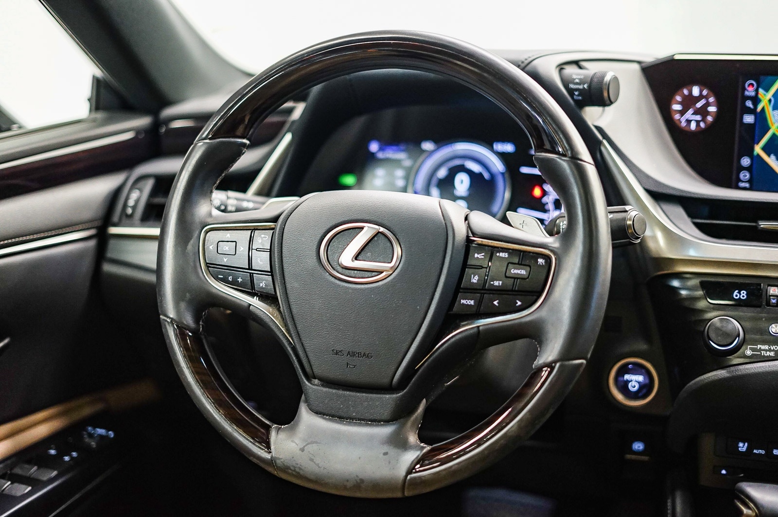 Thumbnail: 2020 Lexus ES - 18