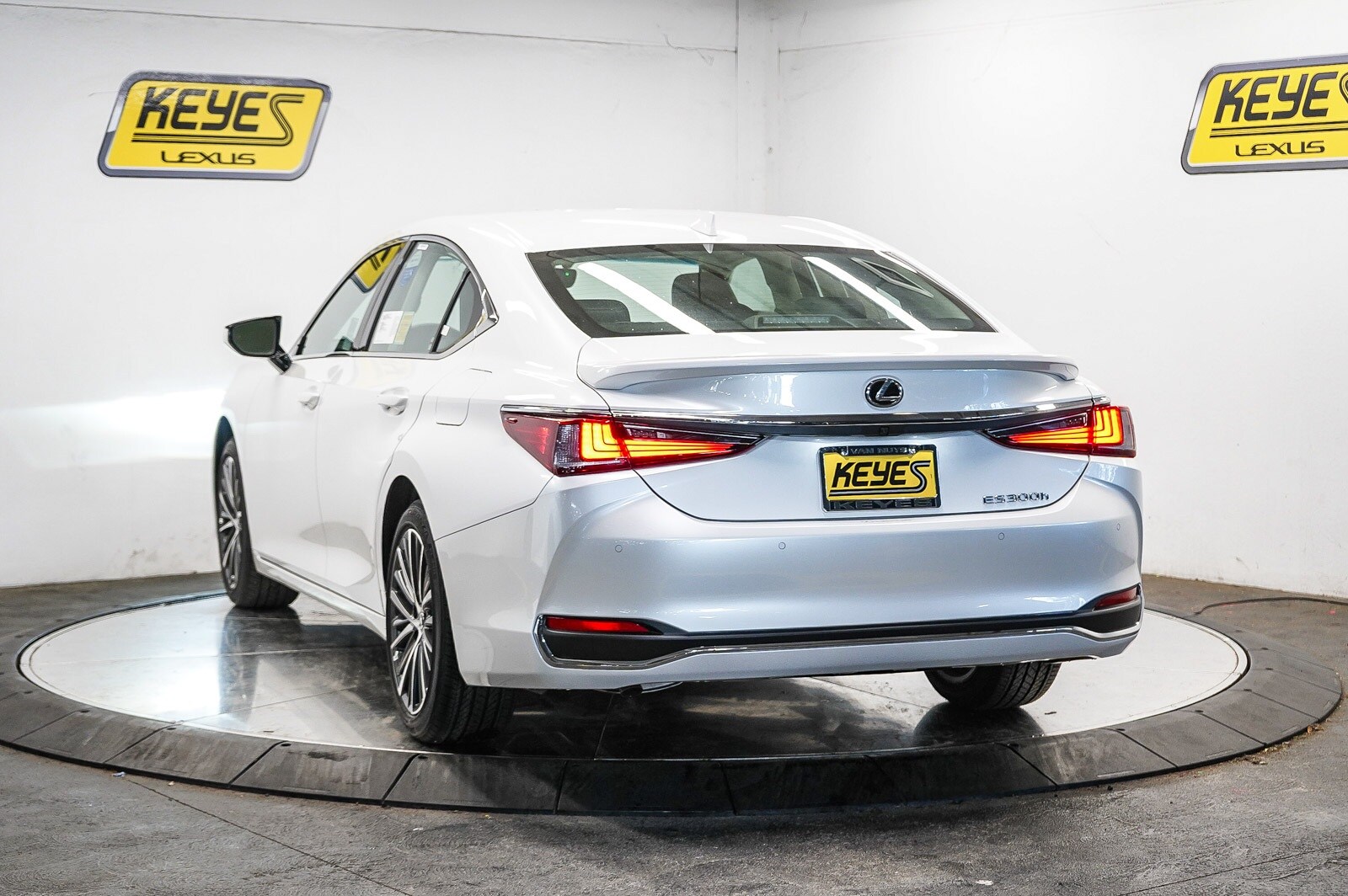 2025 Lexus ES 300h Premium photo 2