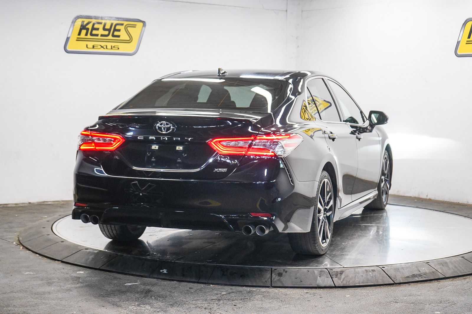 Thumbnail: 2019 Toyota Camry - 4