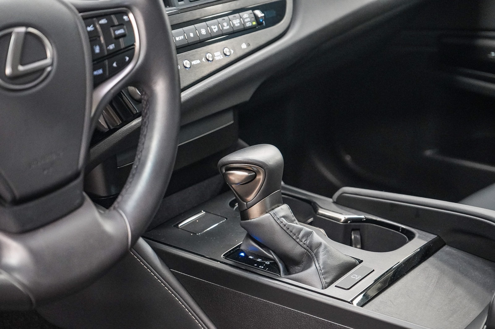 Thumbnail: 2025 Lexus ES - 23