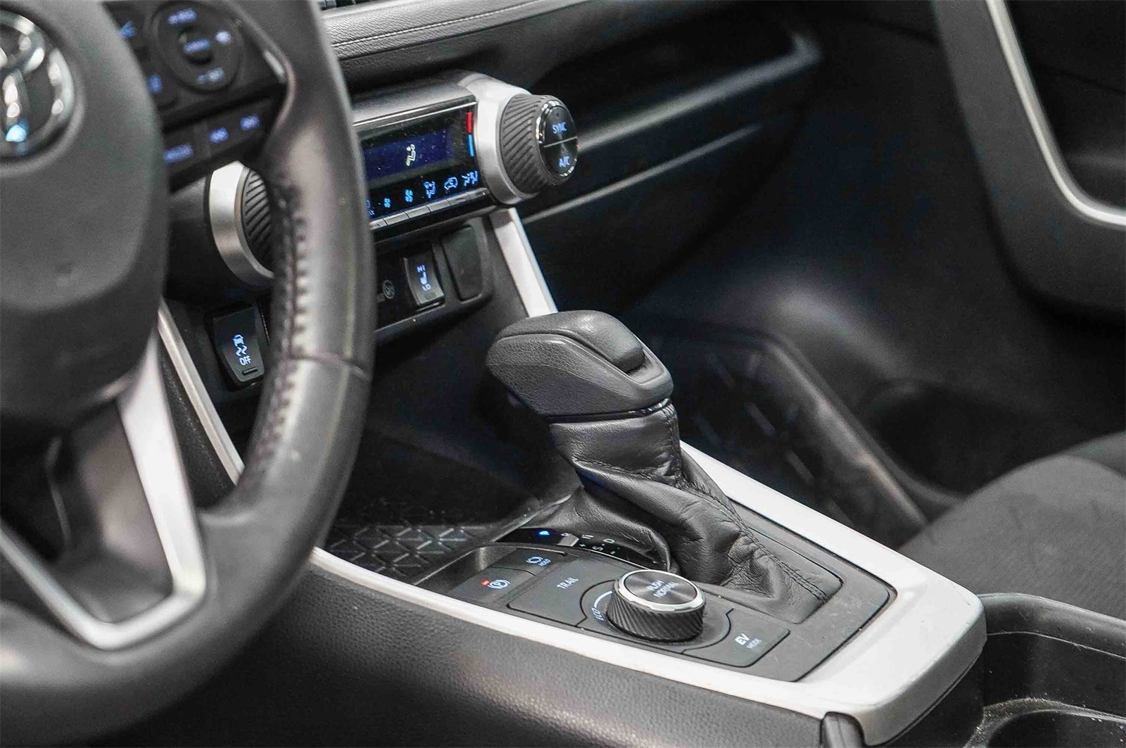 Thumbnail: 2019 Toyota RAV4 - 24