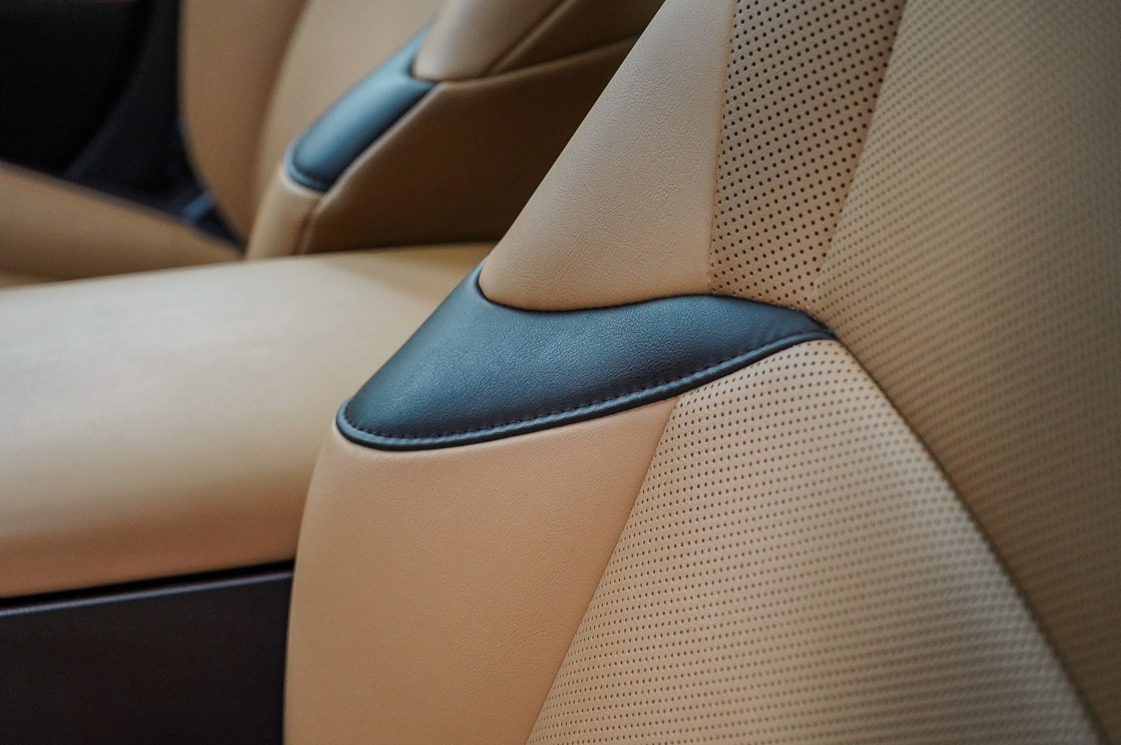 Thumbnail: 2021 Lexus ES - 20