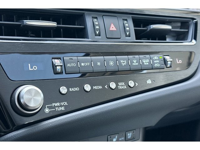 Thumbnail: 2025 Lexus ES - 22