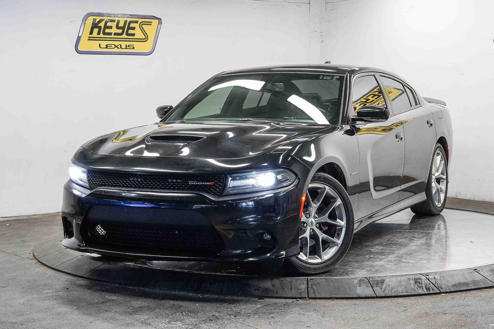2019 Dodge Charger R/T Plus's photo