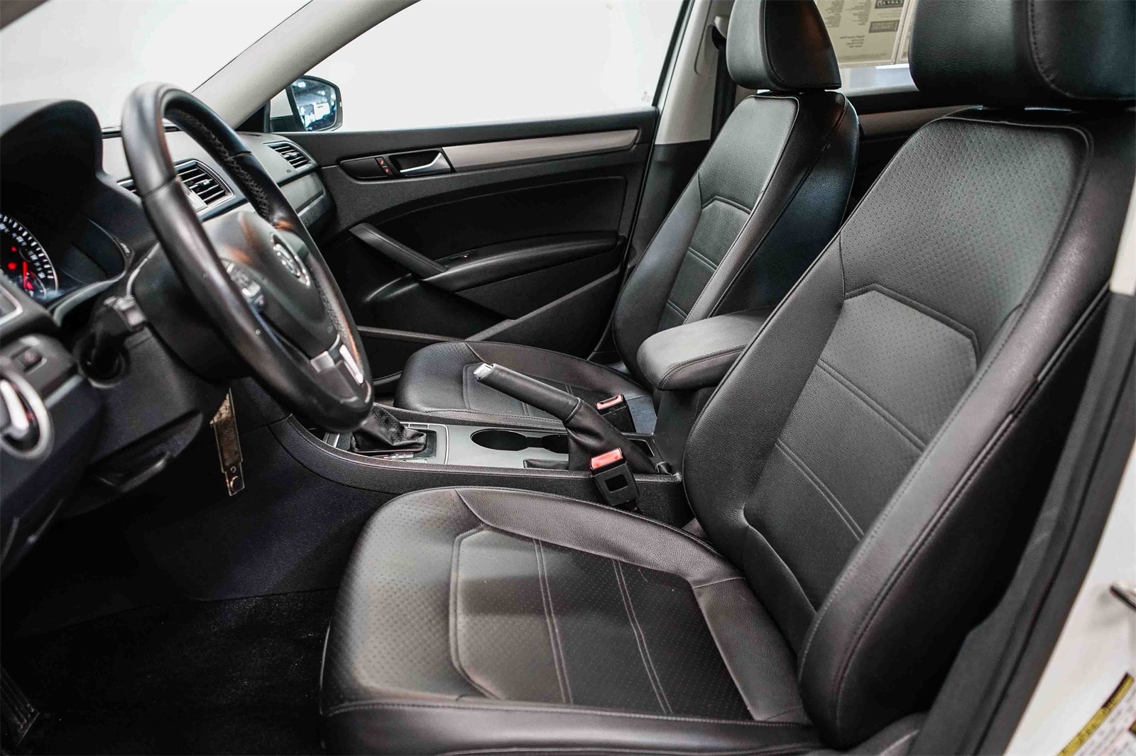Thumbnail: 2015 Volkswagen Passat - 16