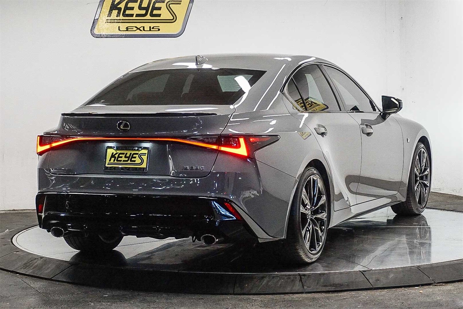 2025 Lexus IS 350 F SPORT photo 4