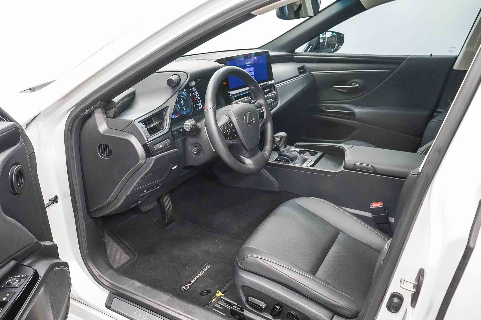 Thumbnail: 2025 Lexus ES - 18