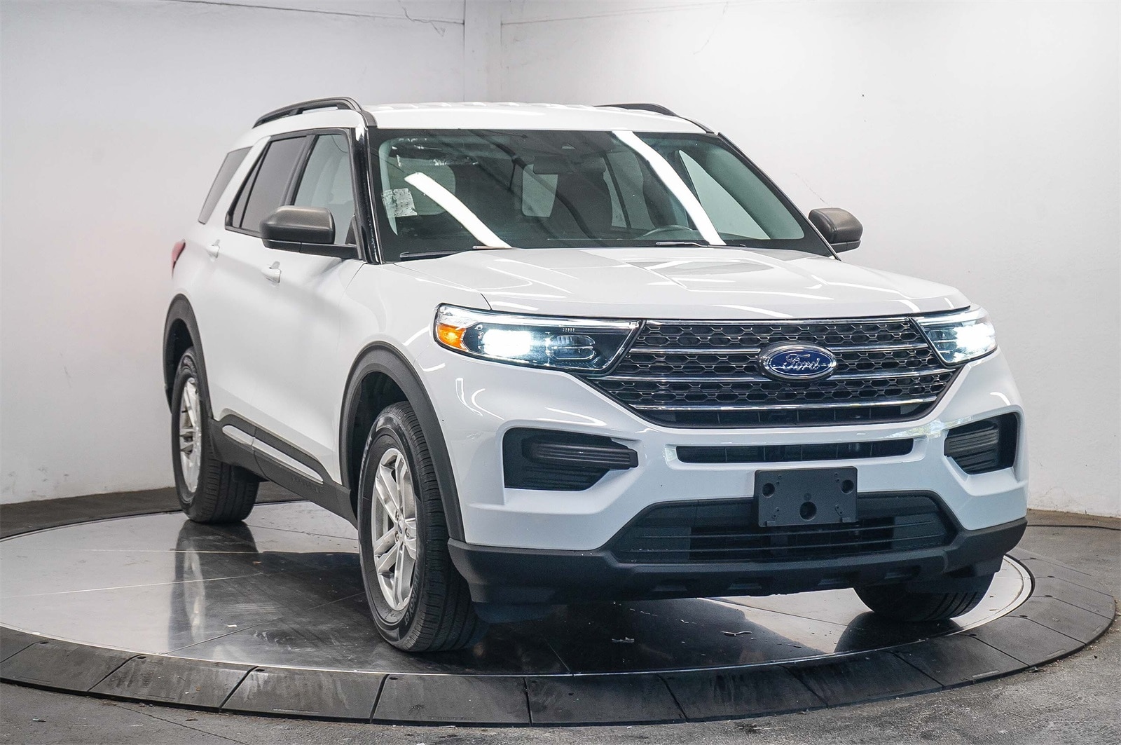 Thumbnail: 2022 Ford Explorer - 5