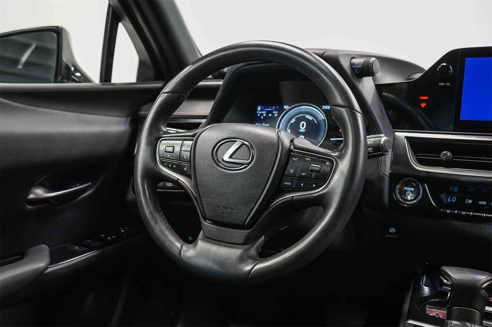 Thumbnail: 2024 Lexus UX - 15