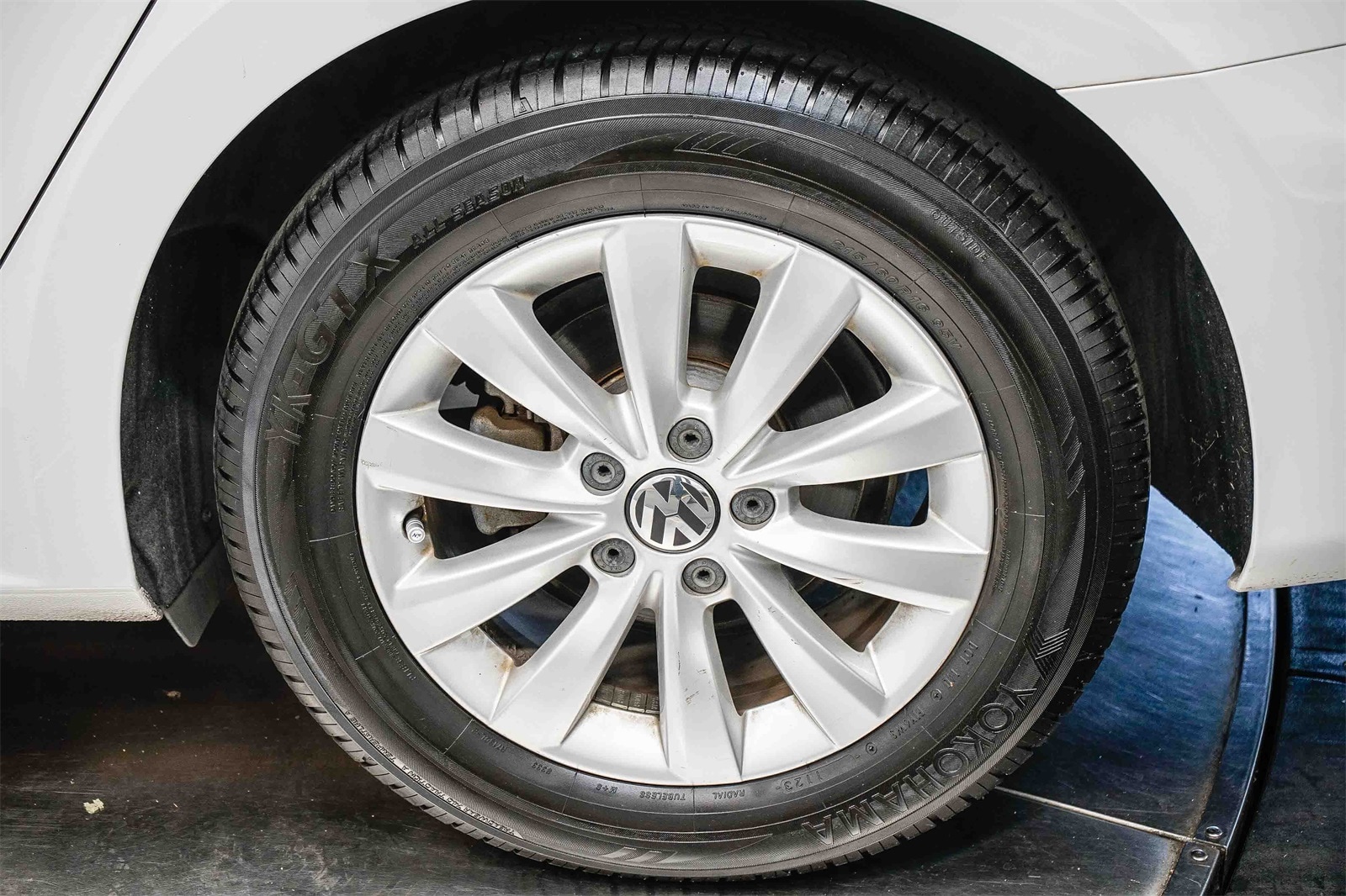 Thumbnail: 2015 Volkswagen Passat - 10