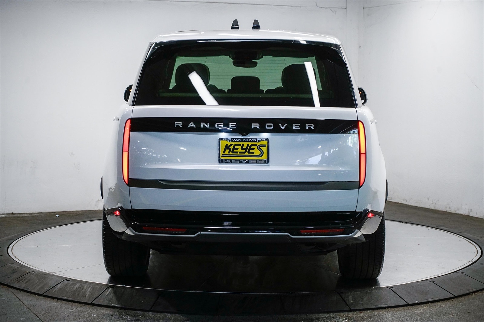 Thumbnail: 2024 Land Rover Range Rover - 3