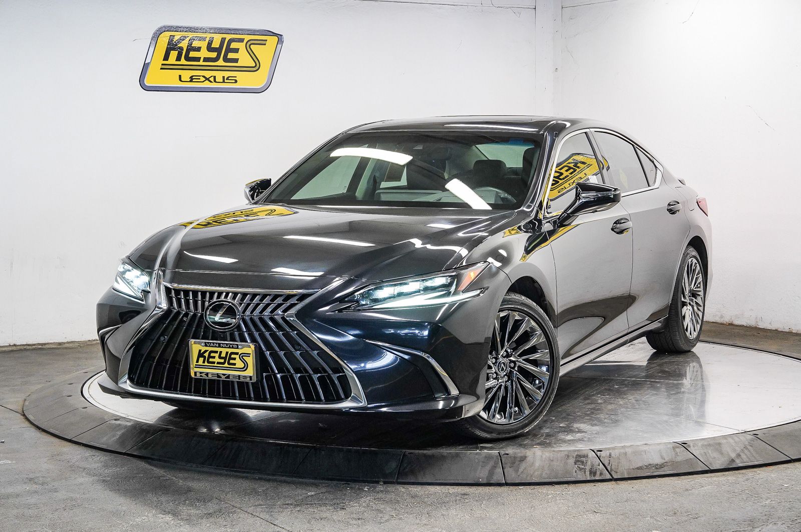 Thumbnail: 2025 Lexus ES - 1