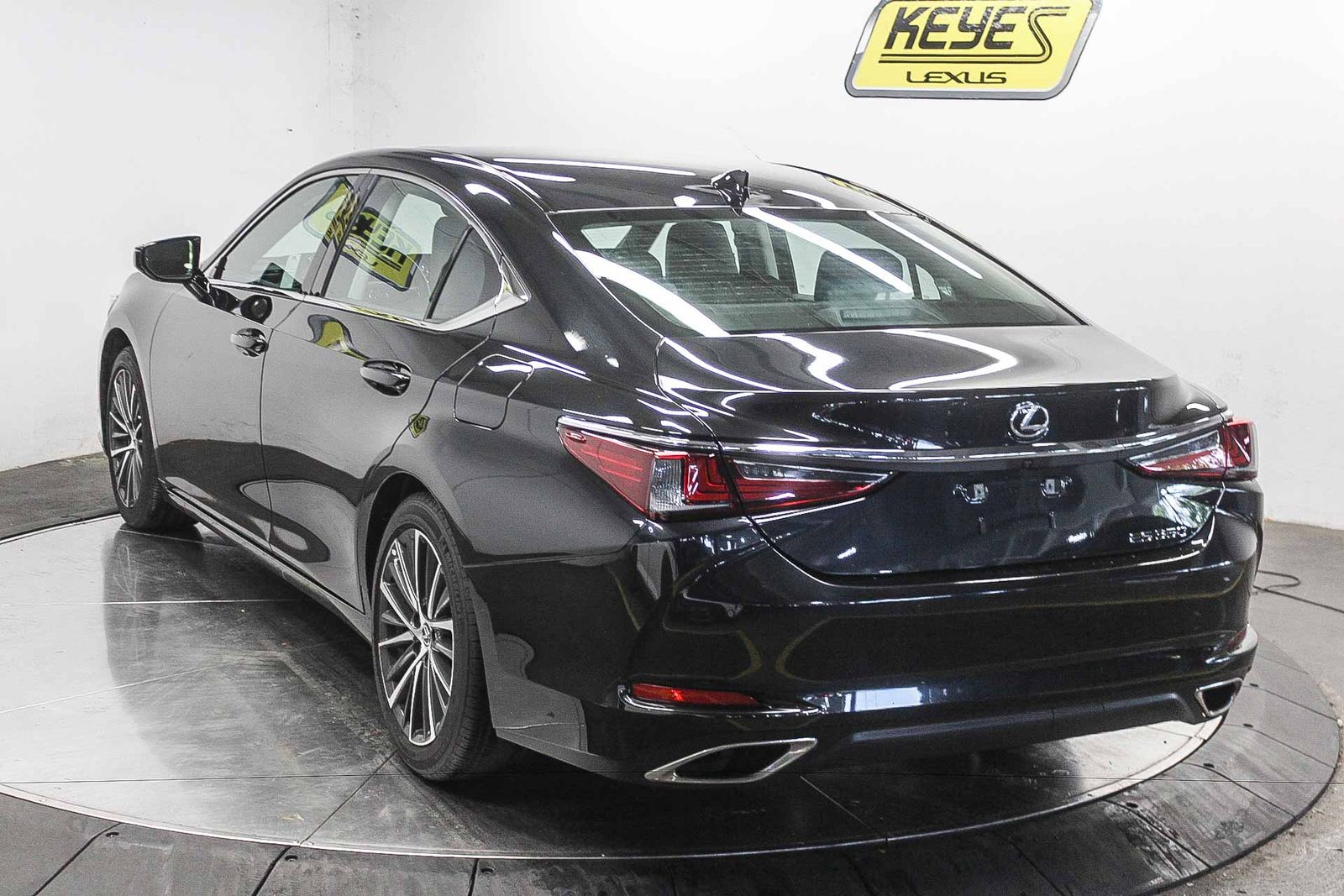 Thumbnail: 2025 Lexus ES - 8