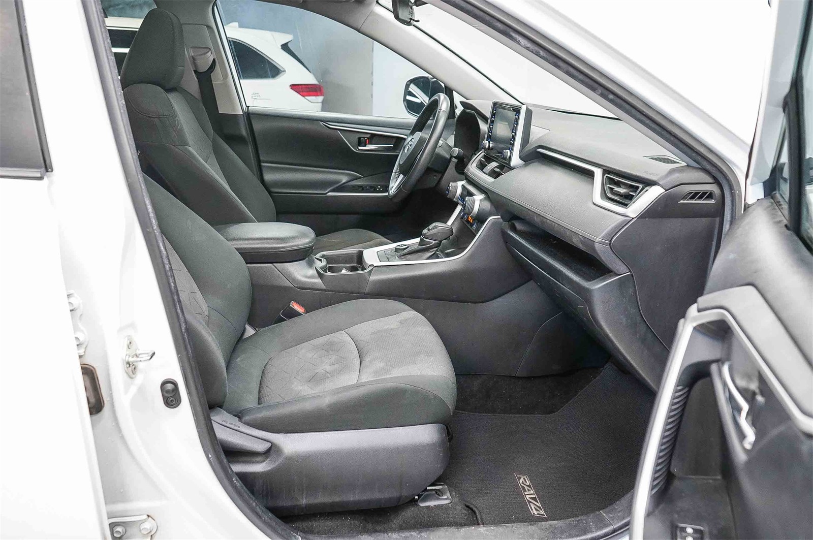 Thumbnail: 2019 Toyota RAV4 - 17