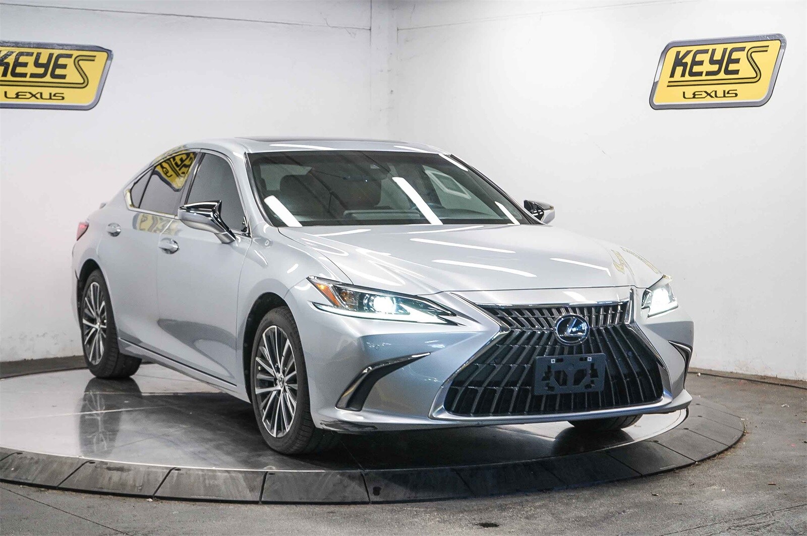 Thumbnail: 2023 Lexus ES - 5