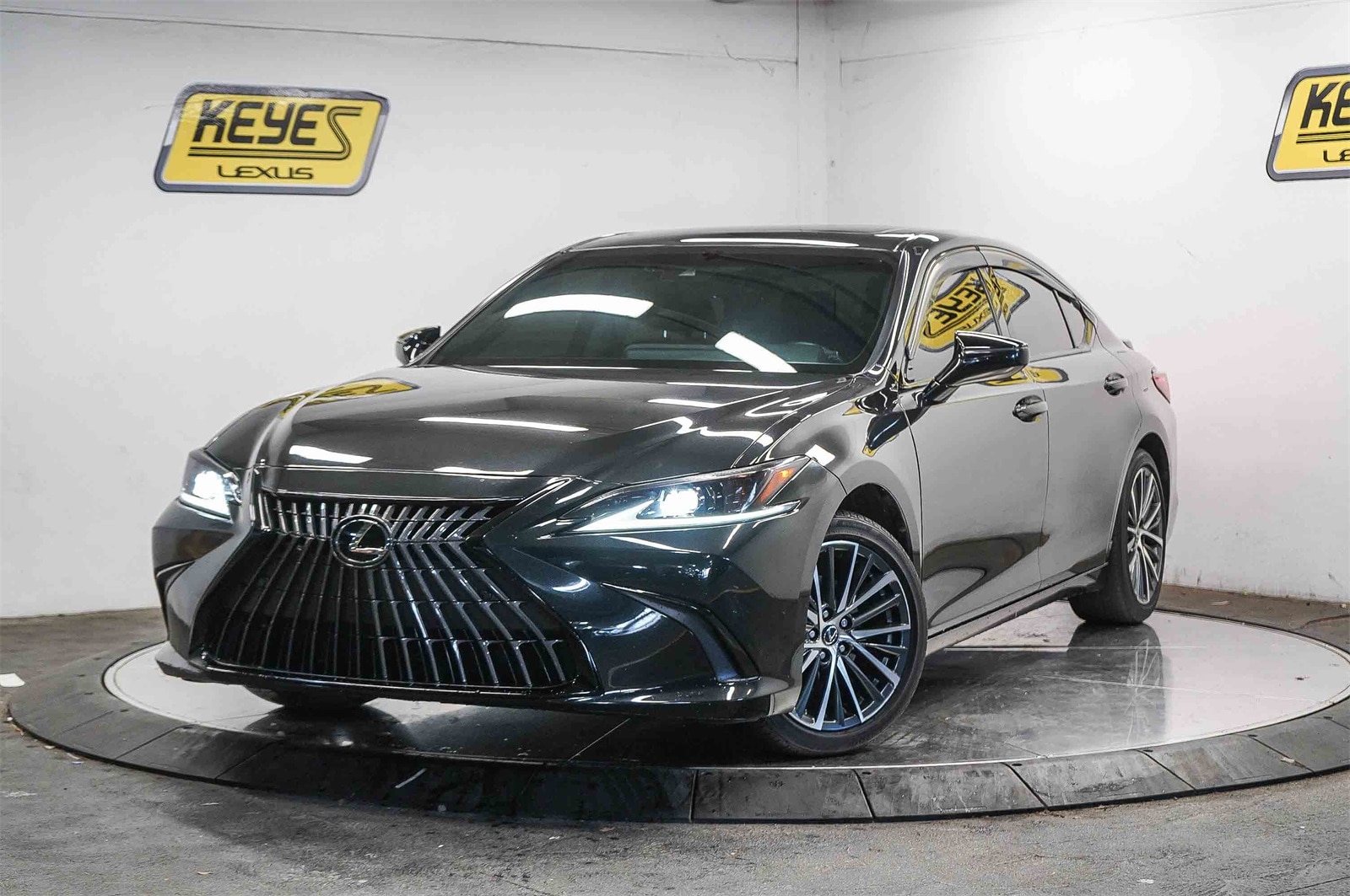 Thumbnail: 2023 Lexus ES - 1