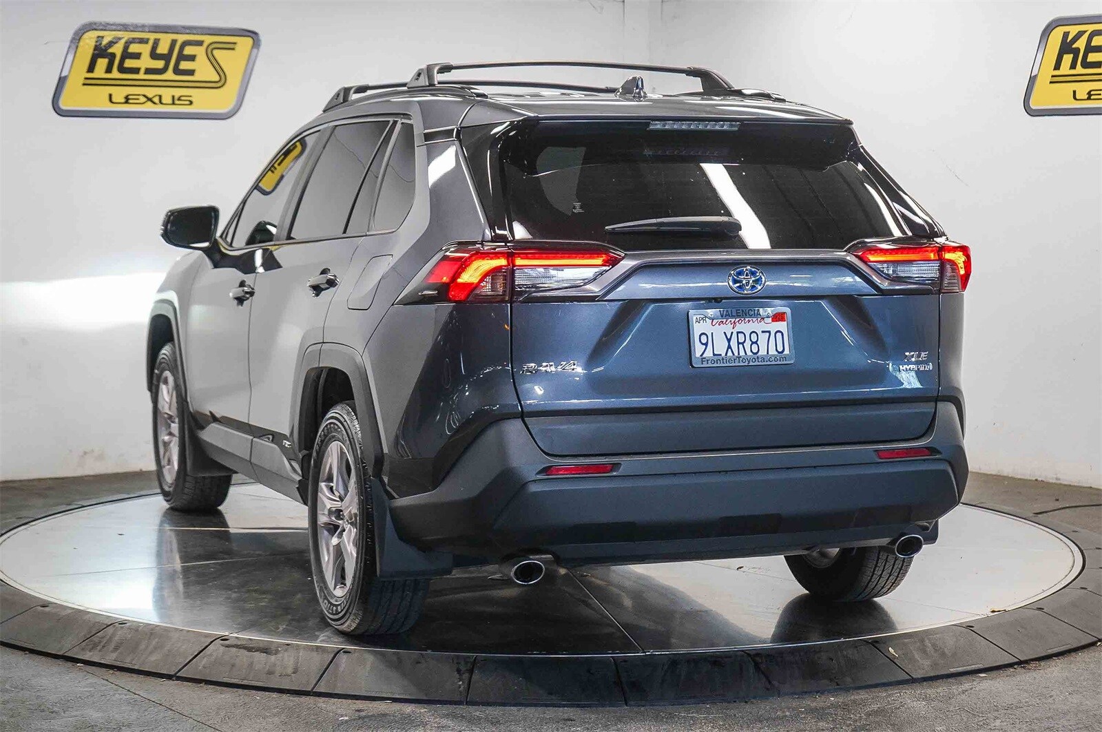 2024 Toyota RAV4 Hybrid XLE photo 2
