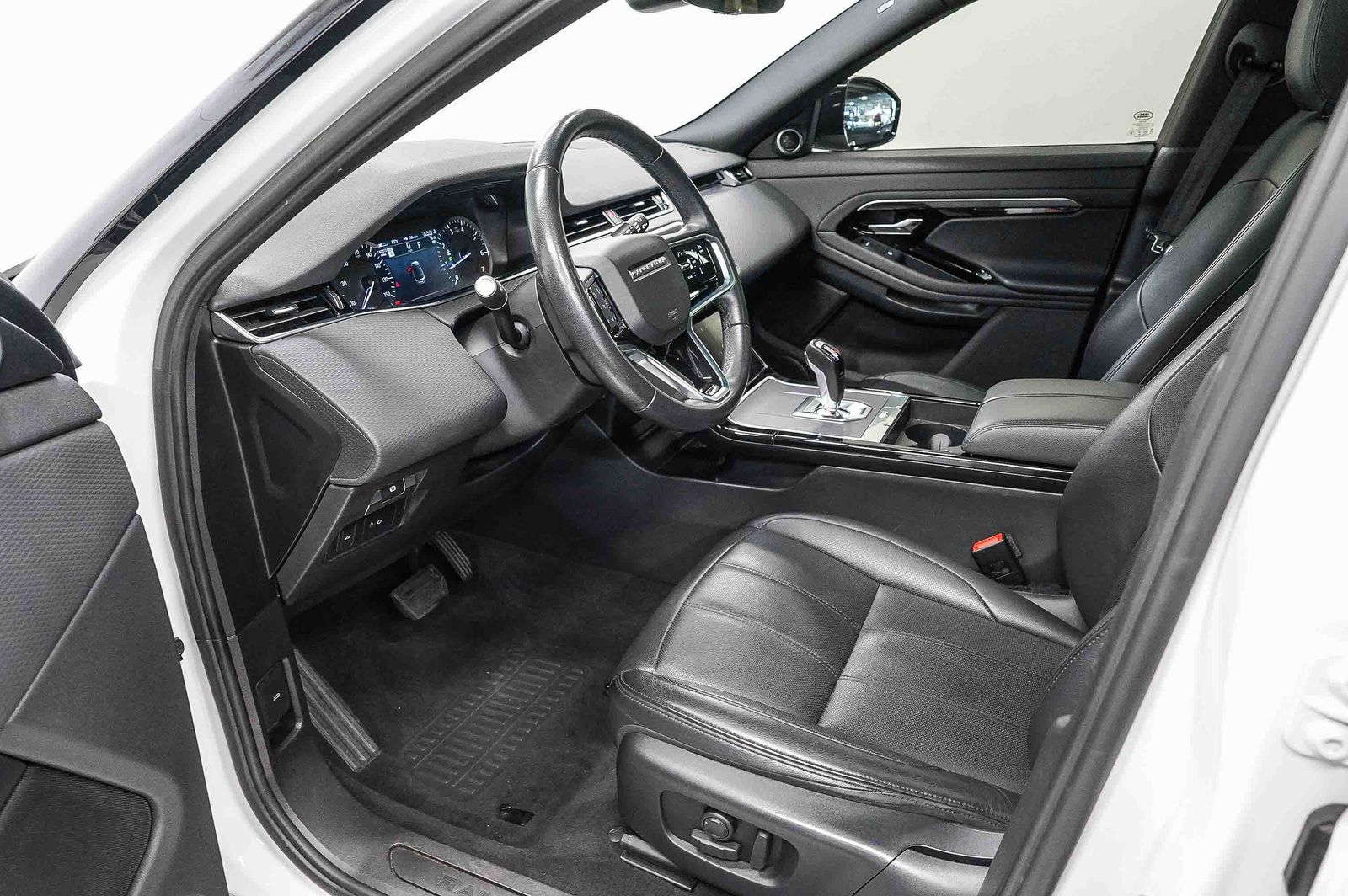 Thumbnail: 2023 Land Rover Range Rover Evoque - 18
