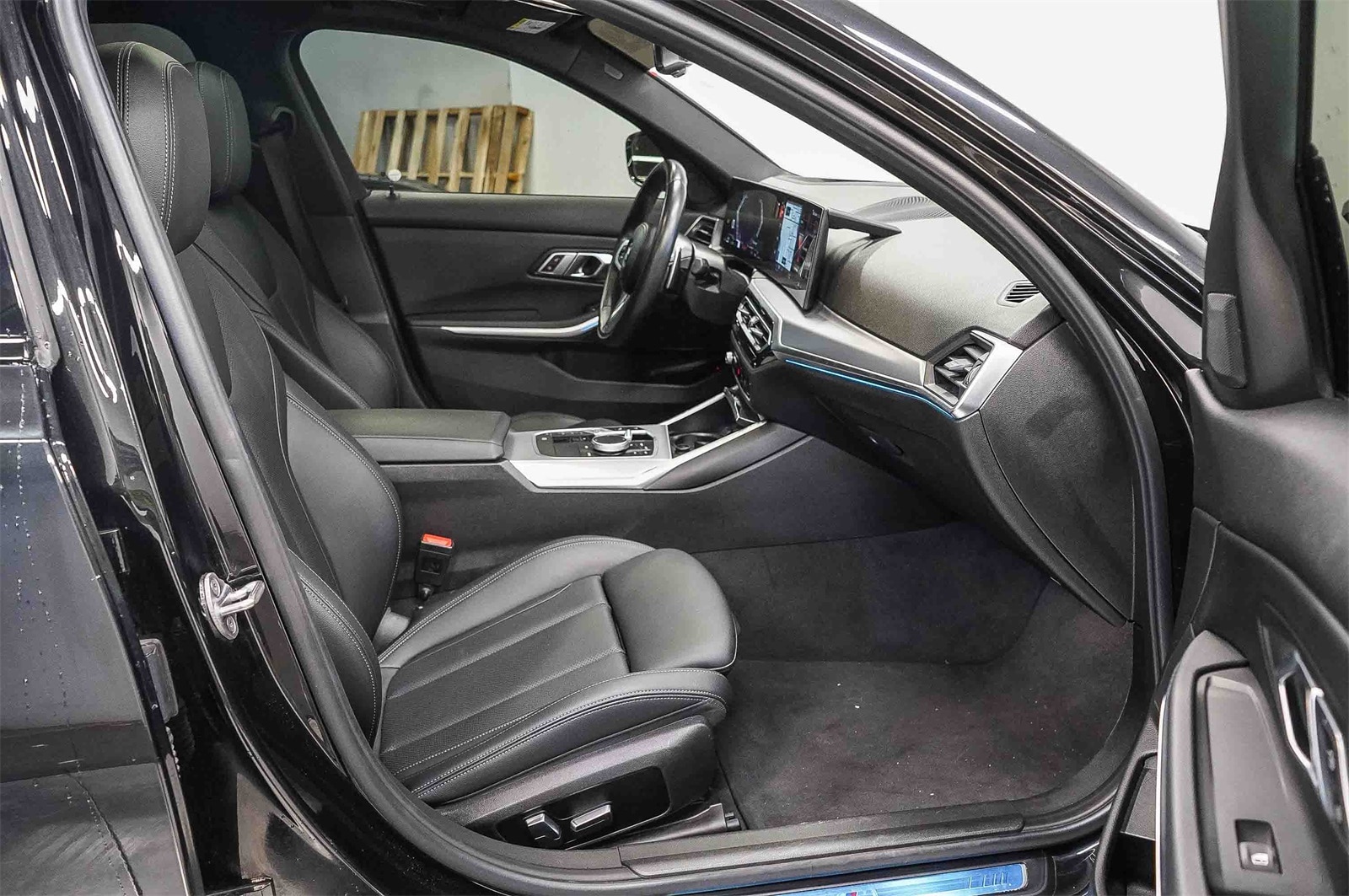 Thumbnail: 2023 BMW 3 Series - 16