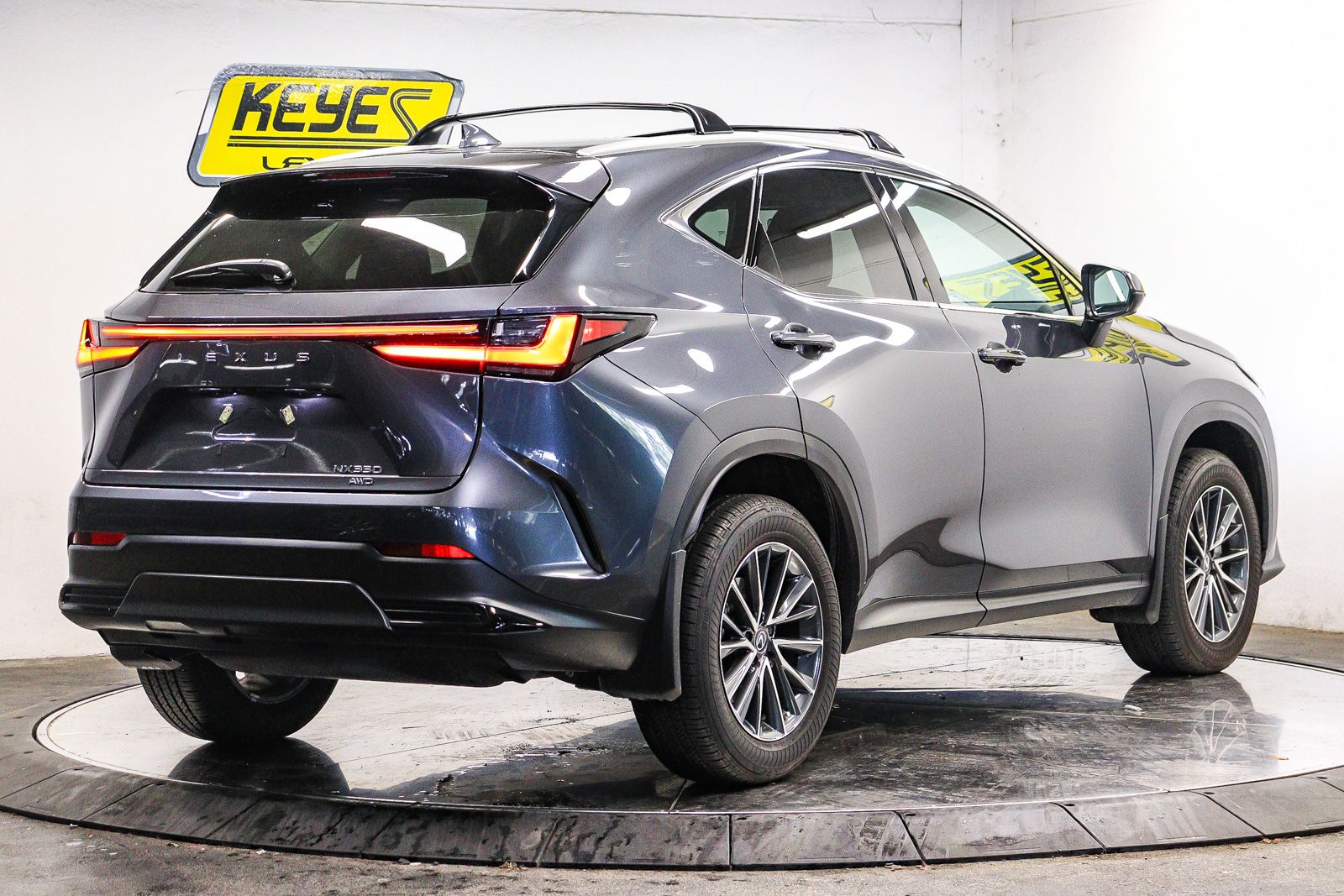 Thumbnail: 2025 Lexus ES - 3