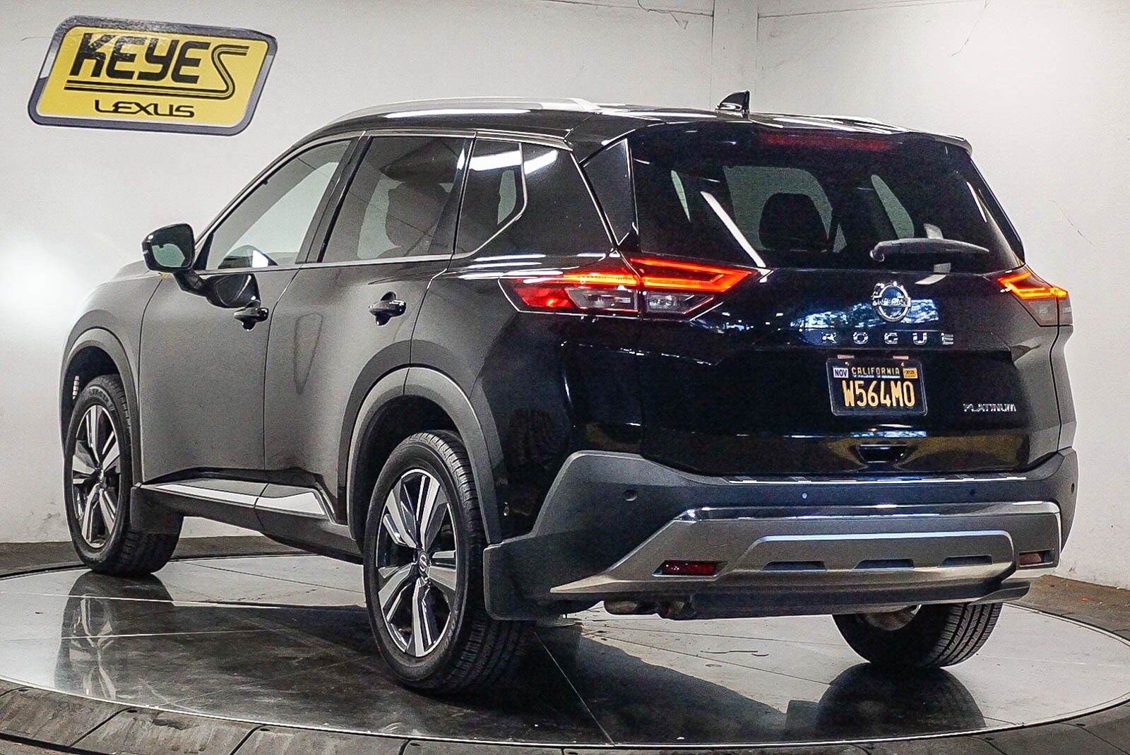 2021 Nissan Rogue Platinum photo 2