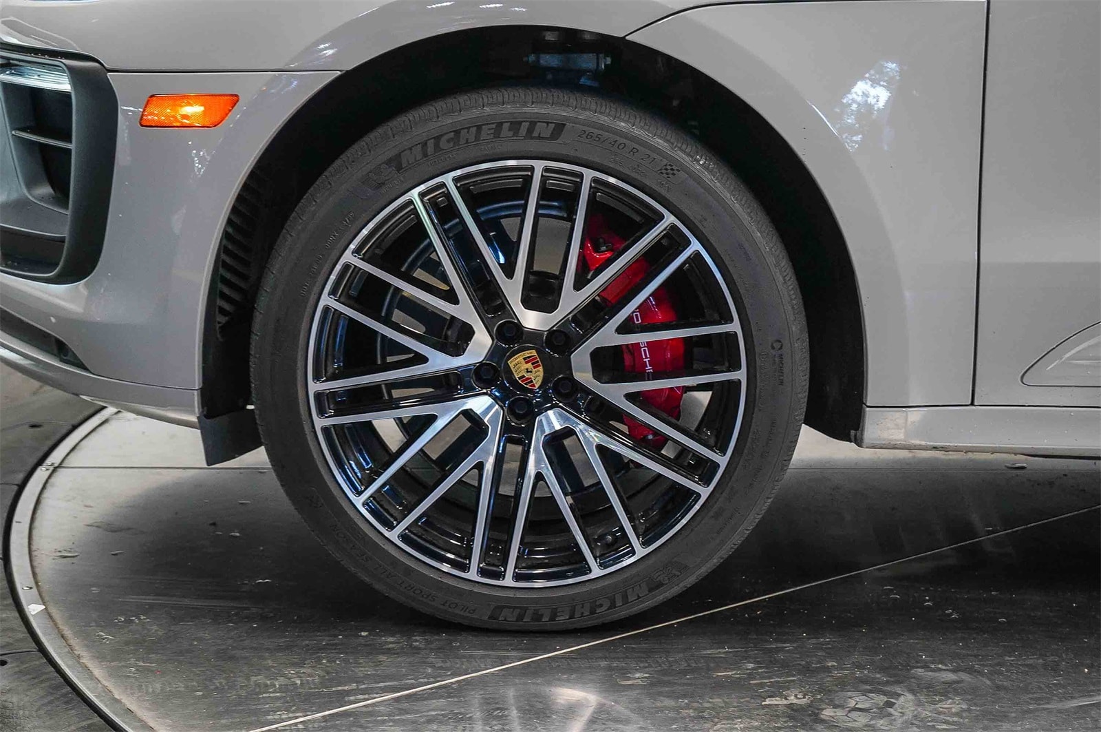 Thumbnail: 2023 Porsche Macan - 9