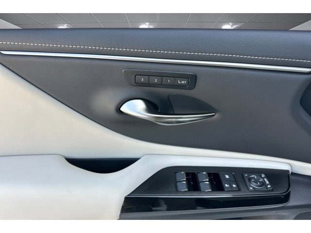 Thumbnail: 2025 Lexus ES - 13