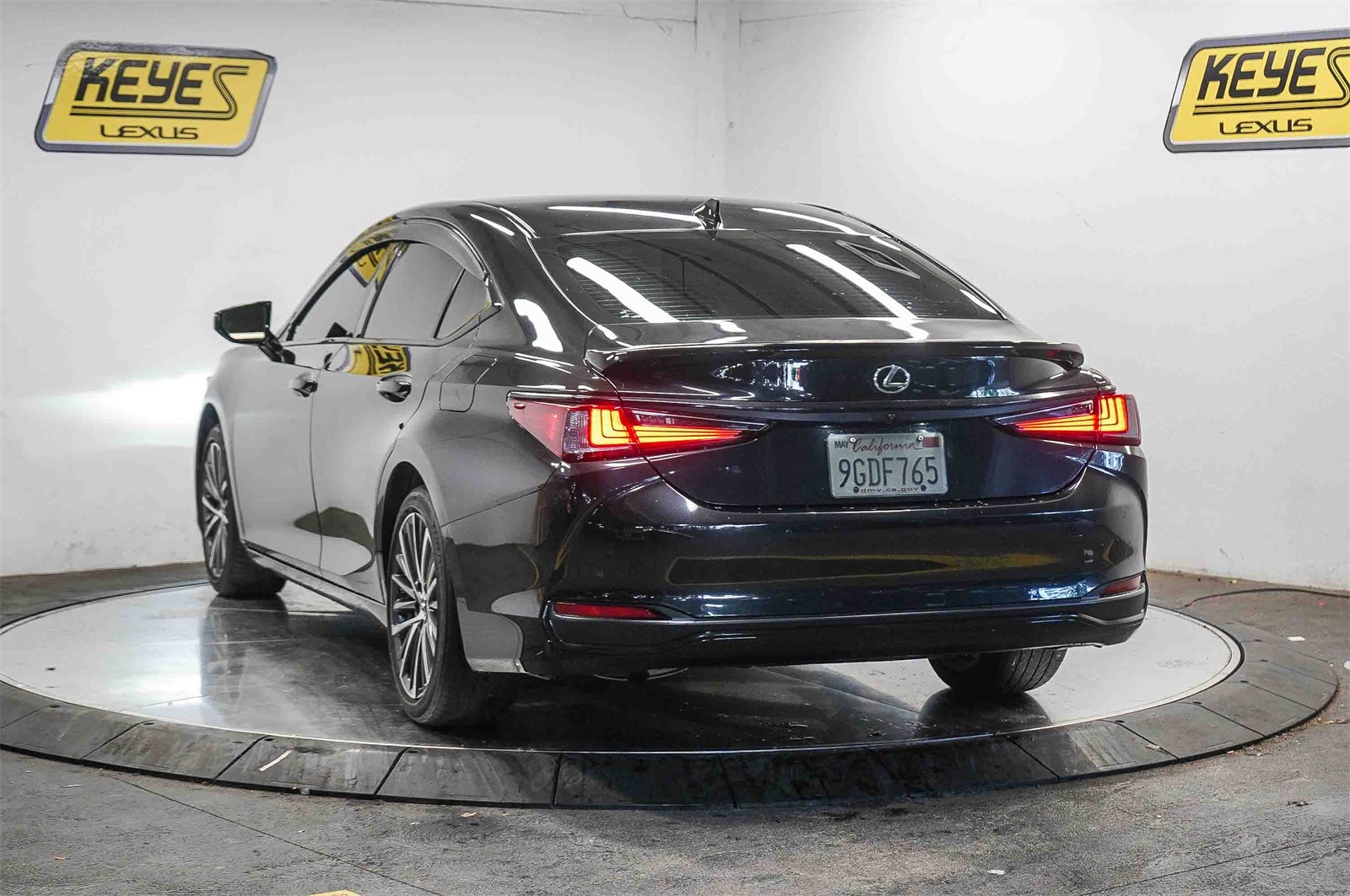 Thumbnail: 2023 Lexus ES - 2