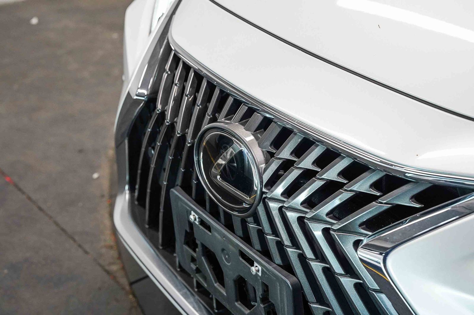 Thumbnail: 2023 Lexus ES - 8