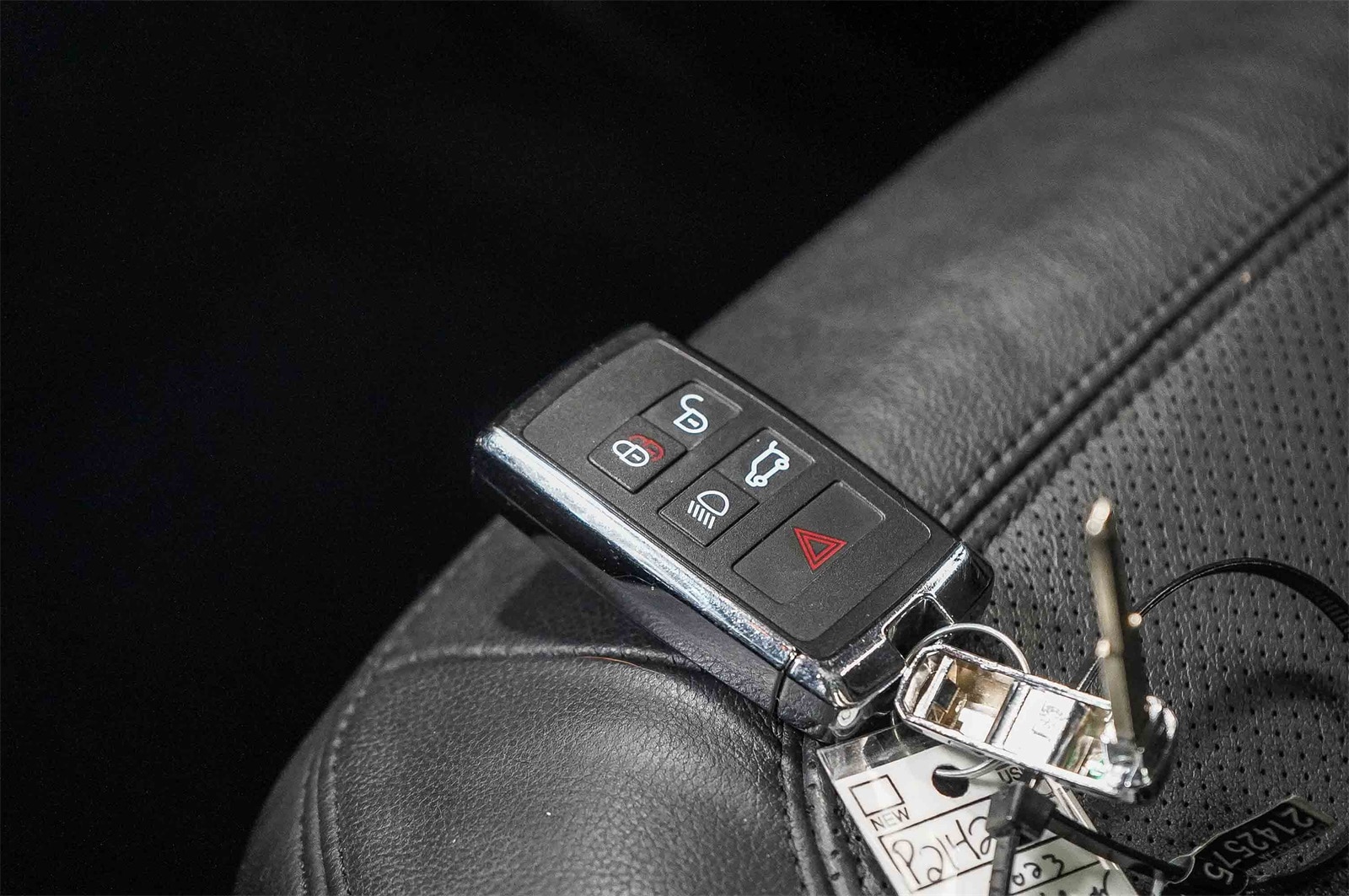 Thumbnail: 2023 Land Rover Defender - 26