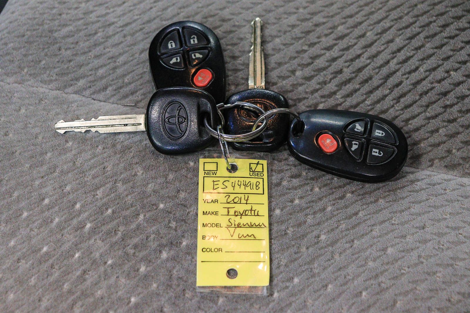 Thumbnail: 2014 Toyota Sienna - 22