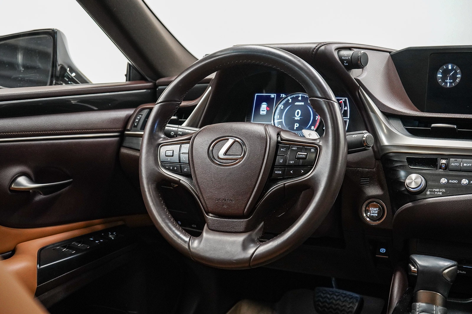 Thumbnail: 2021 Lexus ES - 15