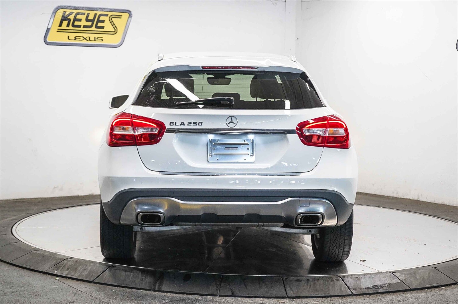 2018 Mercedes Benz GLA 250 photo 2