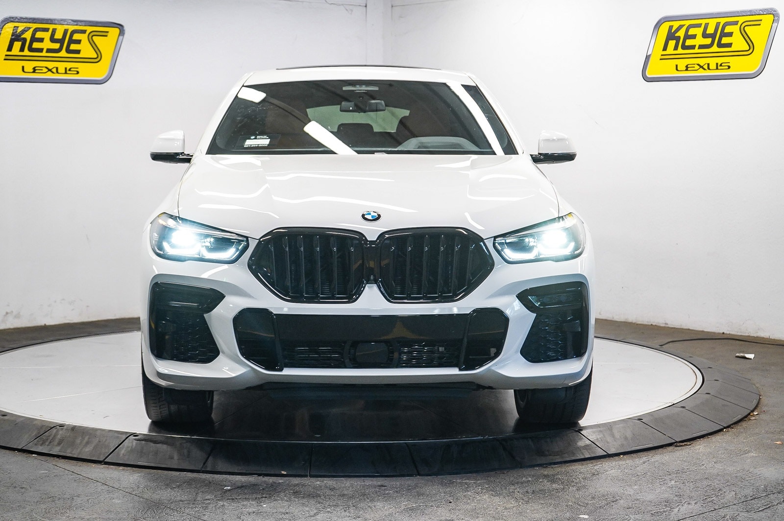 Thumbnail: 2023 BMW X6 - 6