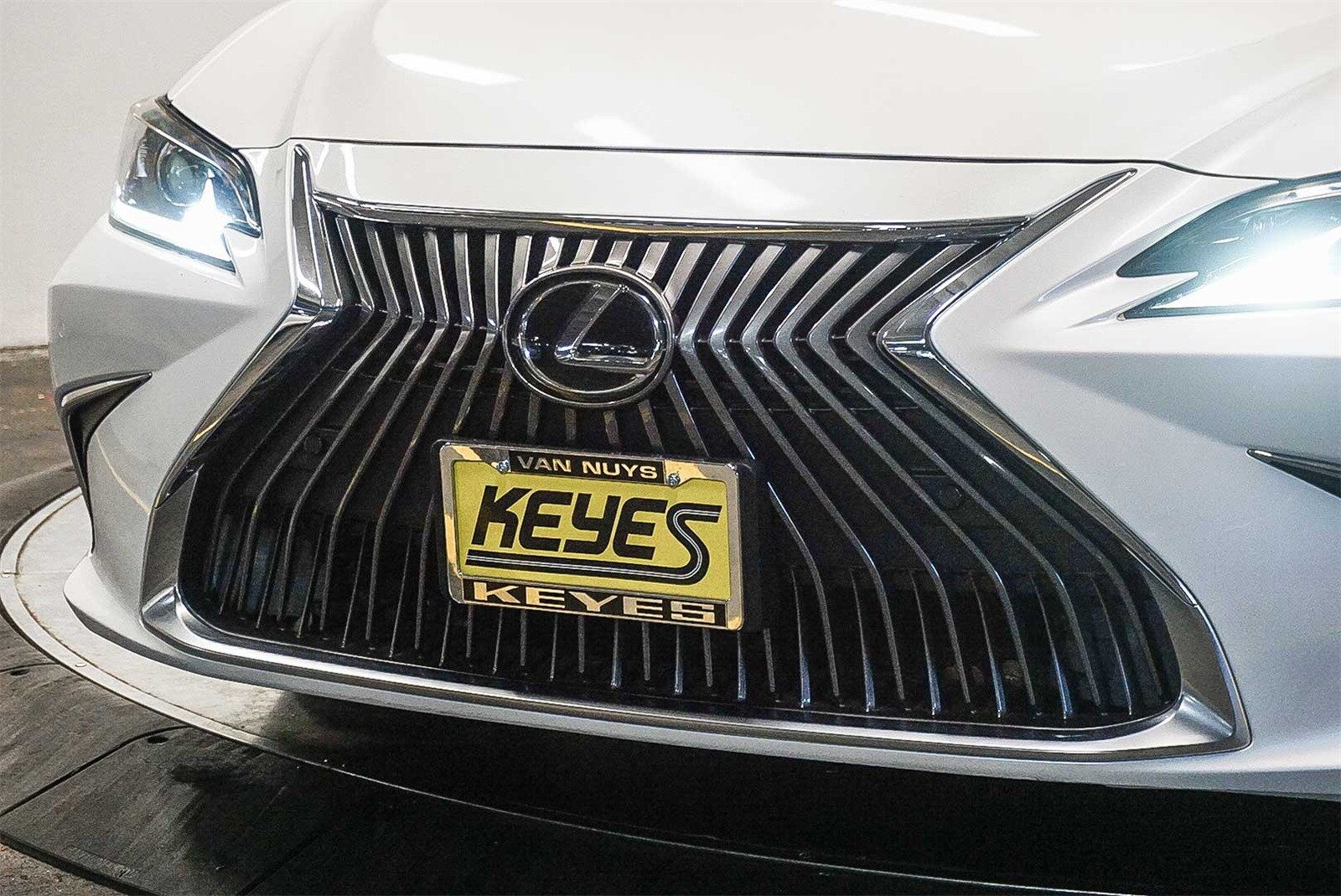 Thumbnail: 2019 Lexus ES - 8