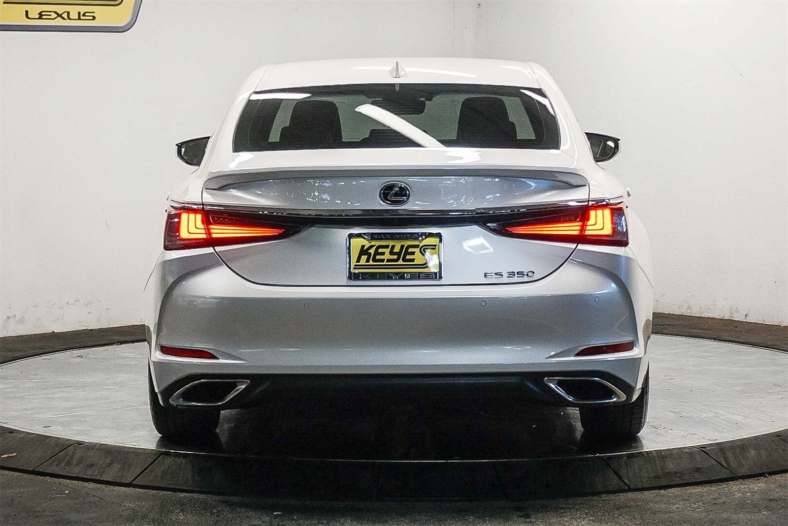 Thumbnail: 2019 Lexus ES - 3