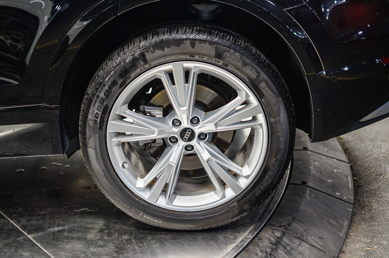 Thumbnail: 2022 Audi Q8 - 9