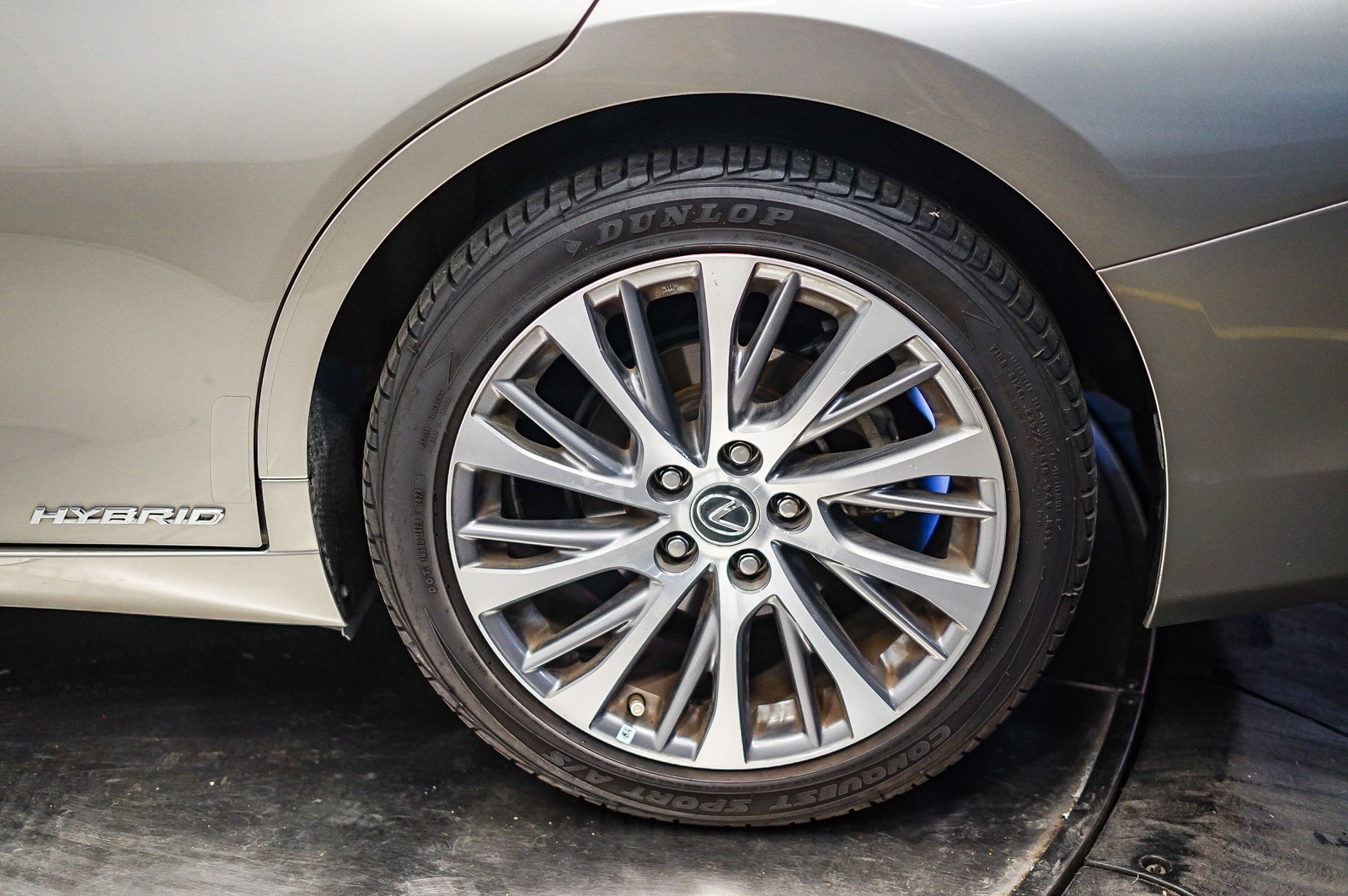 Thumbnail: 2020 Lexus ES - 10