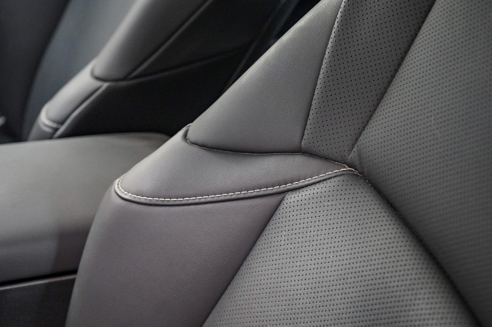 Thumbnail: 2024 Lexus ES - 20