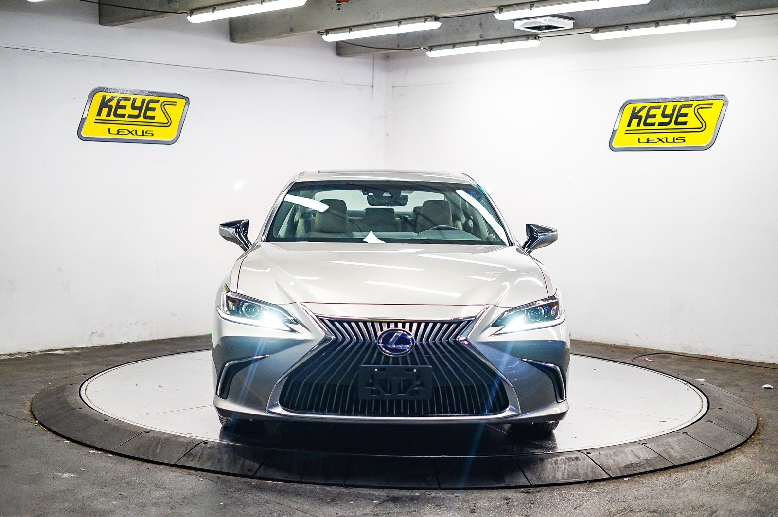 Thumbnail: 2020 Lexus ES - 6