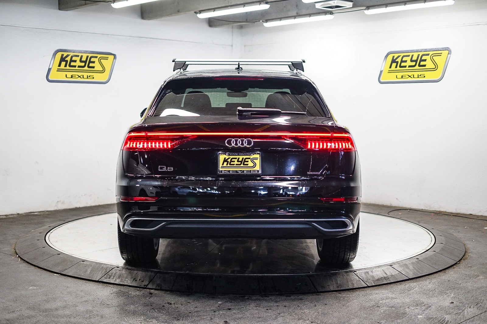 Thumbnail: 2022 Audi Q8 - 3