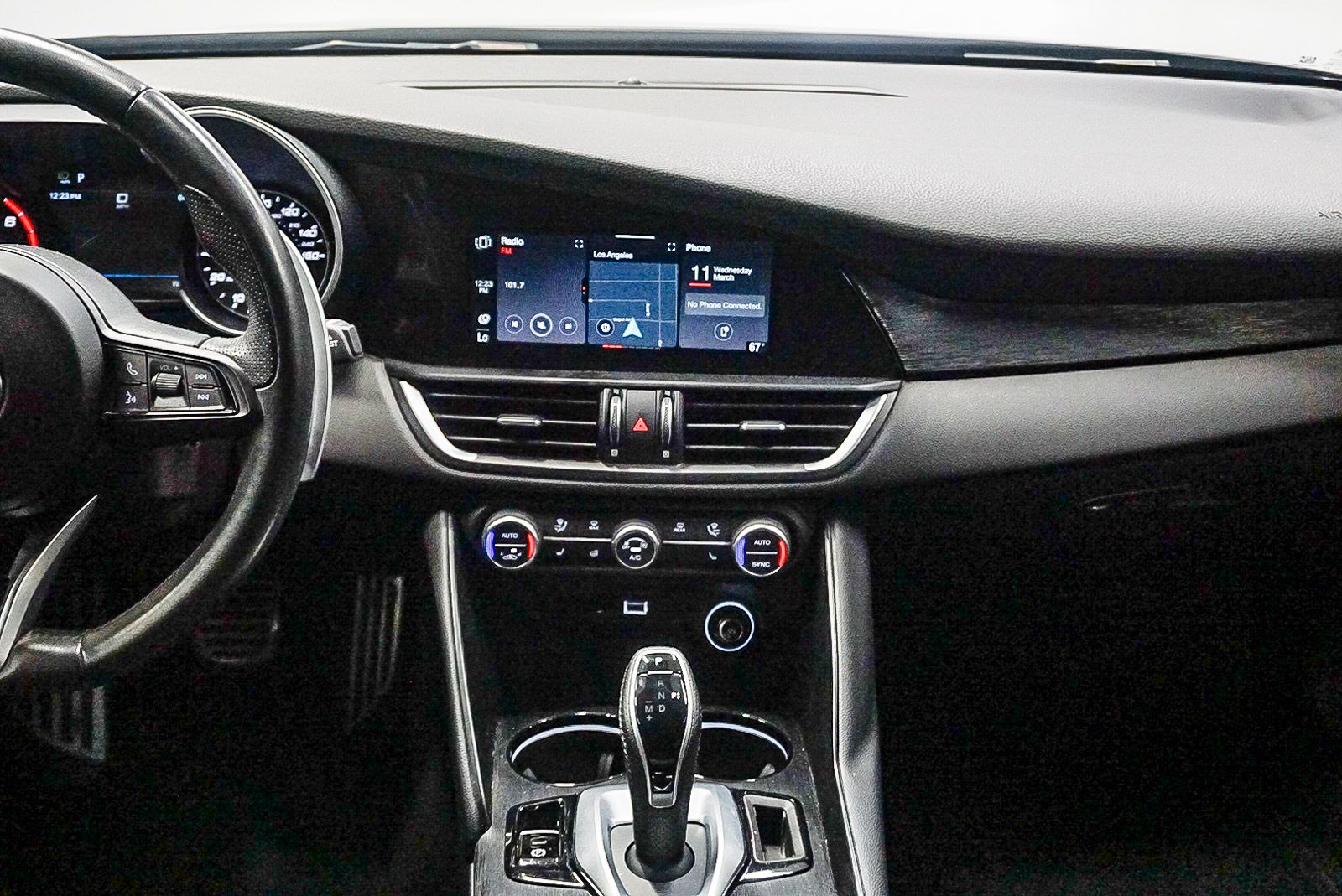 Thumbnail: 2022 Alfa Romeo Giulia - 13