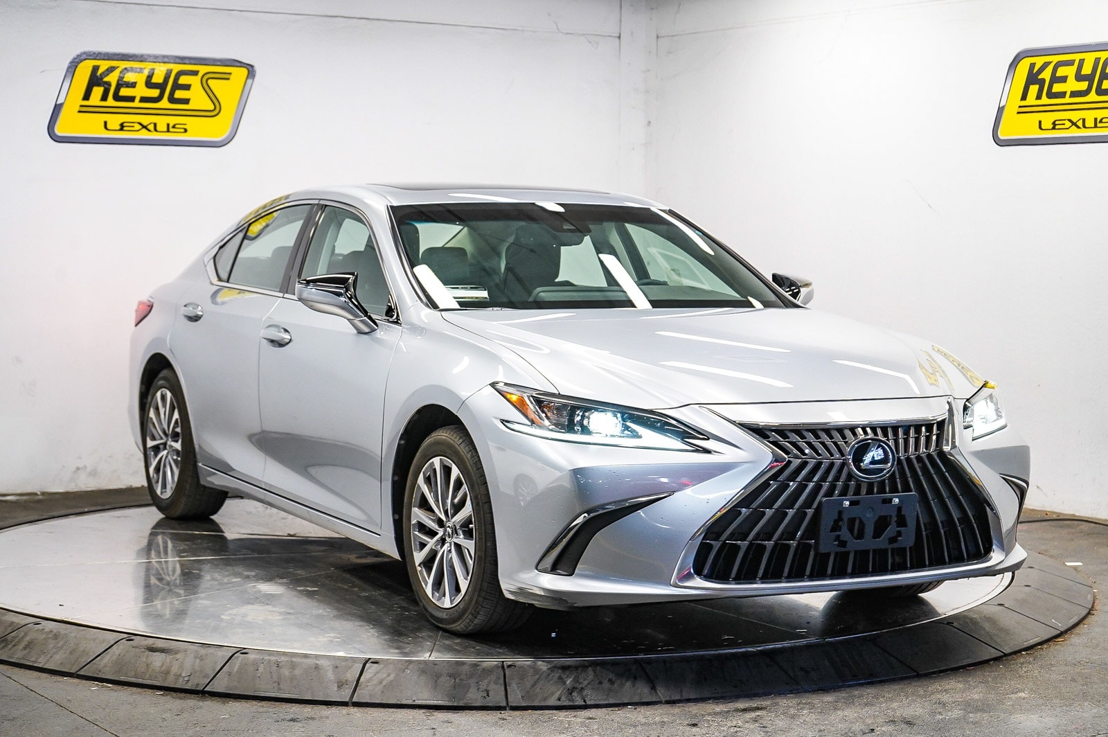Thumbnail: 2024 Lexus ES - 5